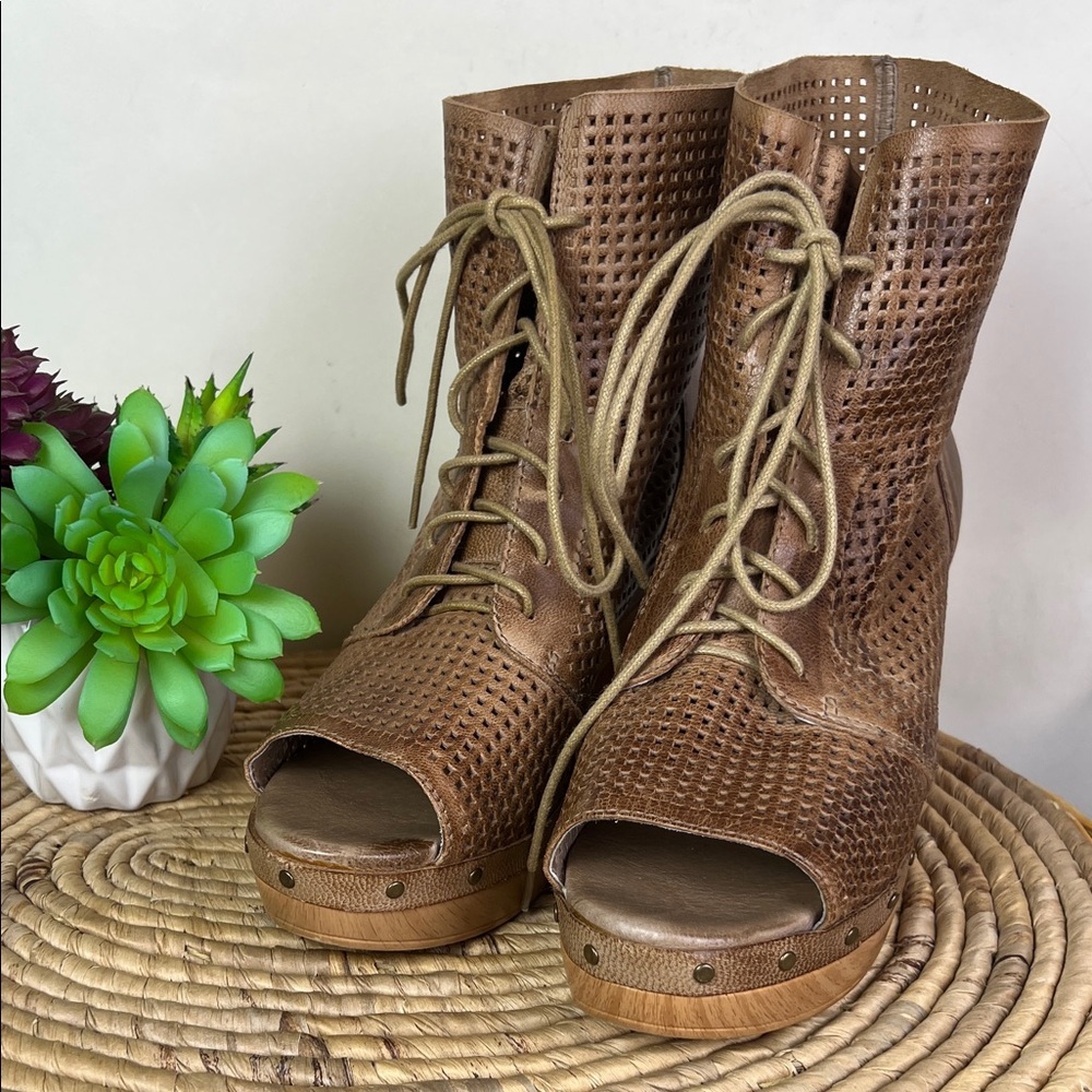 Antelope Brown Perforated Lace-Up Women's Boots Peep Toe 39 Anthropologie - Picture 1 of 10